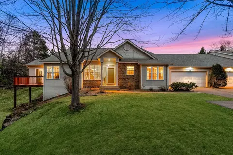 150 Wedgewood Dr, Mahtomedi, MN 55115