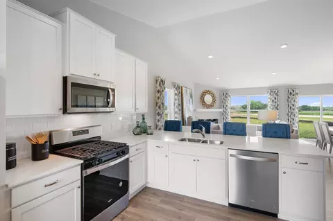 2203 Aragon Dr, Shakopee, MN 55379
