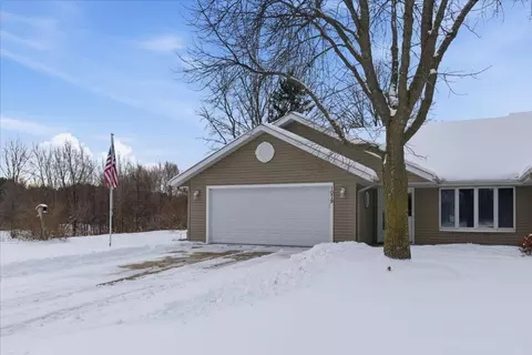 1079 S Pointe Dr, Hastings, MN 55033
