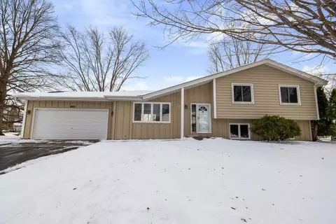 1002 Cross Rd, Eagan, MN 55123