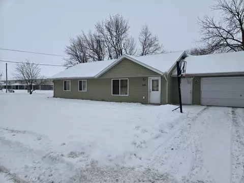 101 Connie Ln, Eagle Lake, MN 56024