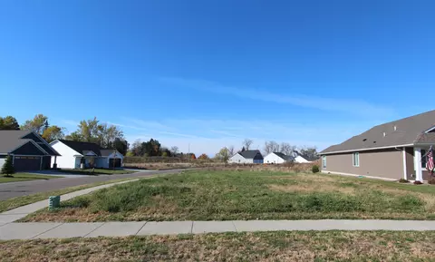 31670 Newport Curv, Lindstrom, MN 55045
