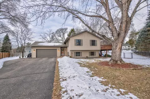 811 Fox Tree Ln N, Hudson, WI 54016