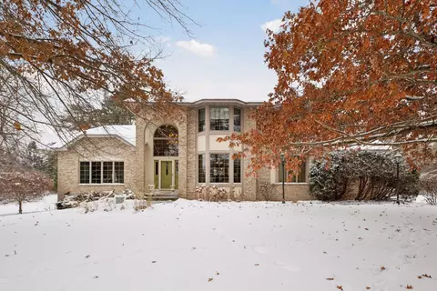 27 Scotch Pine Rd, North Oaks, MN 55127