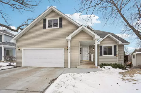 2212 Ariel St N, North Saint Paul, MN 55109