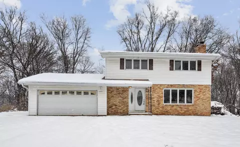 2404 Hayes Ct, Burnsville, MN 55337
