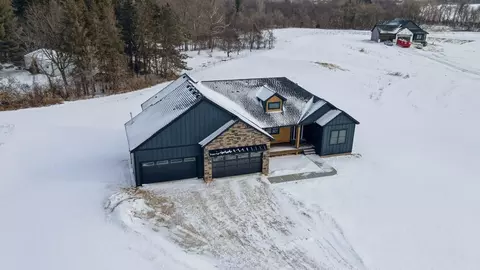 906 Acorn Ct, Kinnickinnic Twp, WI 54016