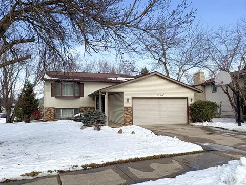 967 Chalet Dr NW, Rochester, MN 55901