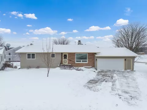 Exterior - 845 3rd Ave NW, Plainview, MN 55964 photo 4 of 4