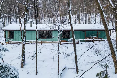 2548 Woodhaven Rd, Eau Claire, WI 54703