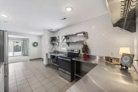 842 Woodgate Dr #211, Vadnais Heights, MN 55127