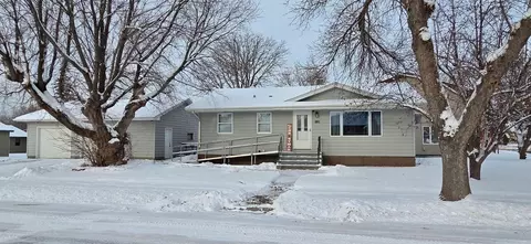1120 1st Ave E, International Falls, MN 56649
