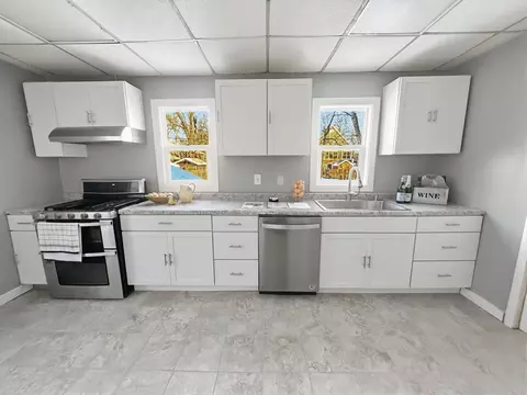 963 3rd St E, Saint Paul, MN 55106