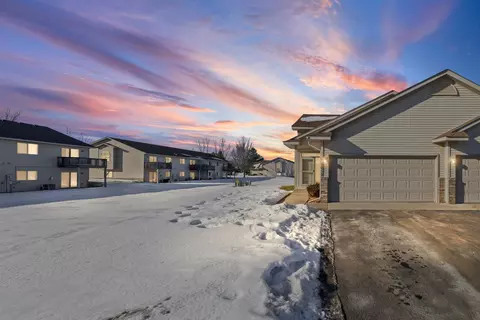 1059 Honeysuckle Ln SE, Cambridge, MN 55008