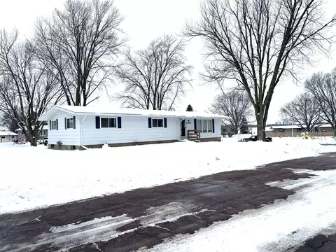 3702 W Amber Lake Dr, Fairmont, MN 56031