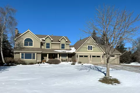 11 Donbush Rd, North Oaks, MN 55127