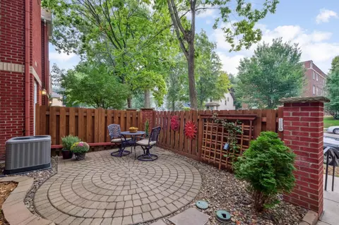 2009 Grand Ave, Saint Paul, MN 55105