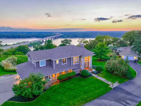 19 Birkmose Park Ln, Hudson, WI 54016