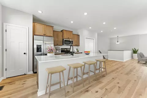 10377 Birchwood Cir, Chaska, MN 55318