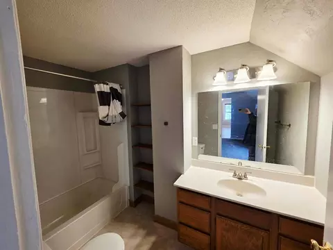 Bath - 312 3rd Ave NE, Saint Cloud, MN 56304 photo 2 of 2