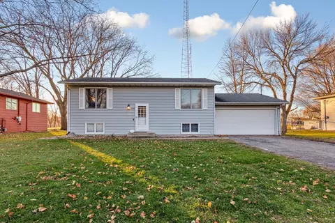 2059 Roe Crest Dr, North Mankato, MN 56003
