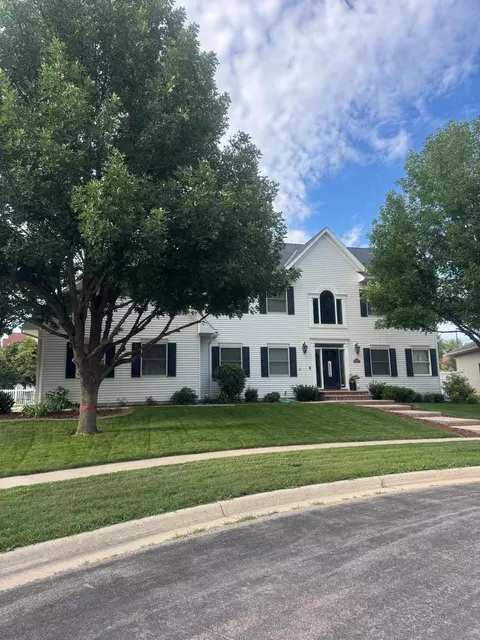 817 Cullen Cir, Marshall, MN 56258