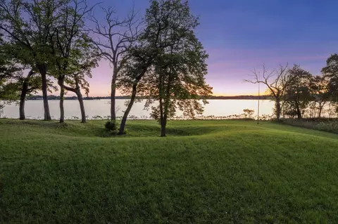 535 Bushaway Rd, Wayzata, MN 55391