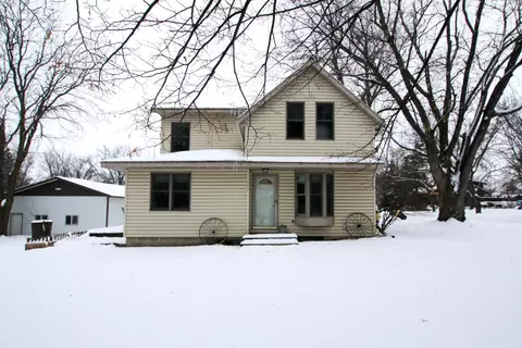 302 2nd St SE, Renville, MN 56284
