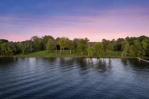 555 Bushaway Rd, Wayzata, MN 55391