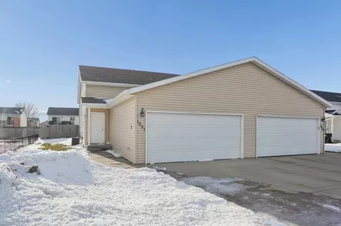 1051 38 12 Ave W, West Fargo, ND 58078