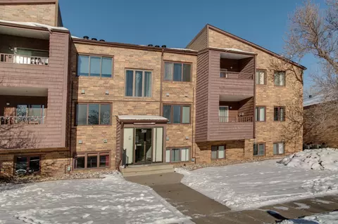 3253 17th Ave S #102, Fargo, ND 58103
