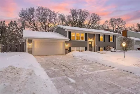 7048 Montrose Rd, Woodbury, MN 55125