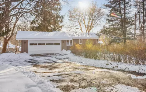 15701 Oak Ridge Rd, Eden Prairie, MN 55346
