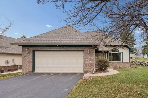 625 E 1st St, Waconia, MN 55387