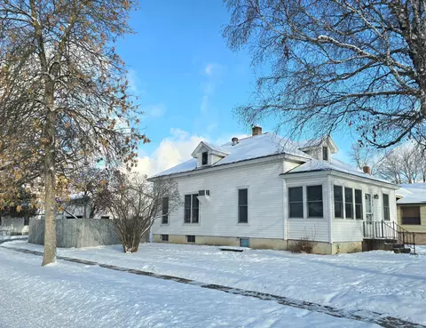 720 6th St, International Falls, MN 56649