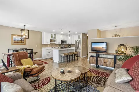 1684 Covington Ln, Eagan, MN 55122