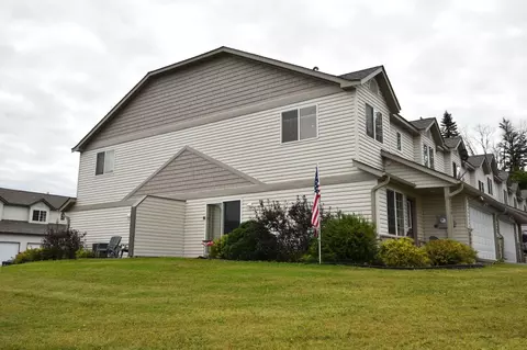 1024 Amanda Ct SW, Pine Island, MN 55963