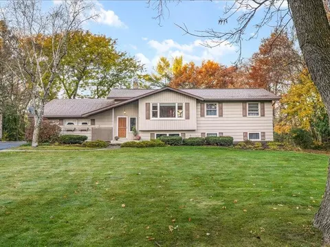 1828 Oak Ridge Dr, New Richmond, WI 54017