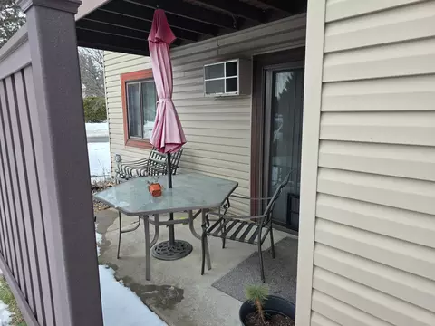 1164 Bartosh Ln #1, River Falls, WI 54022
