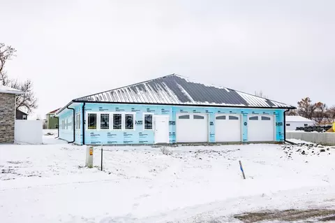 5875 31st St S, Fargo, ND 58104