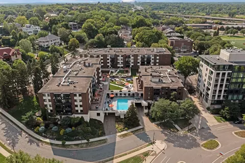 48 Groveland Ter #B101, Minneapolis, MN 55403