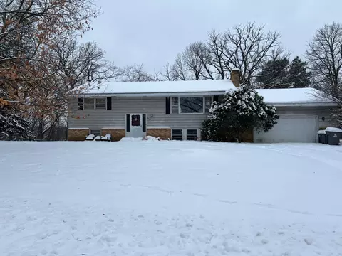 6714 Canterbury Ln, Eden Prairie, MN 55346