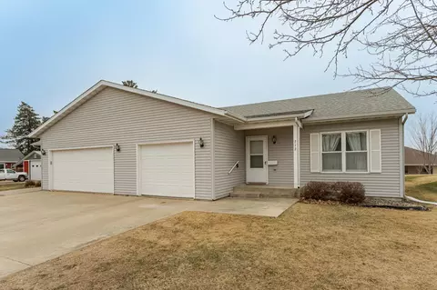 712 Memorial Dr, Spring Valley, MN 55975