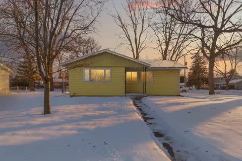 1221 Home Pl, Faribault, MN 55021
