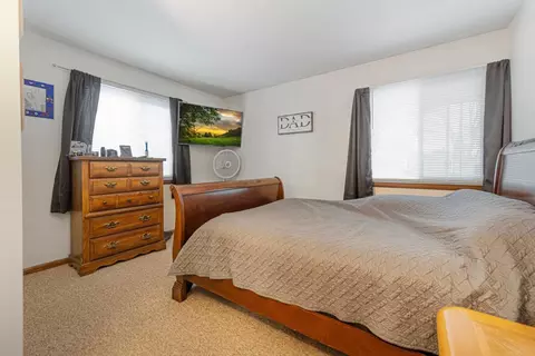 Bedroom - 1221 Home Pl, Faribault, MN 55021 photo 3 of 4