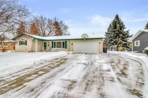 35 S Woodcrest Dr N, Fargo, ND 58102