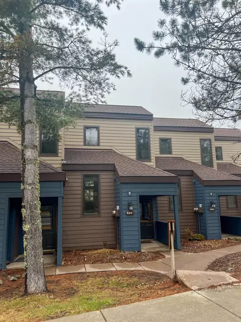 529 Moose Mountain Dr, Lutsen, MN 55612
