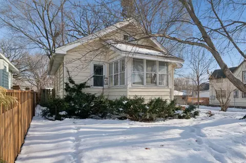 802 Howell St N, Saint Paul, MN 55104