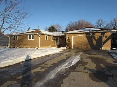 501 S Fairlakes Ave, Fairmont, MN 56031