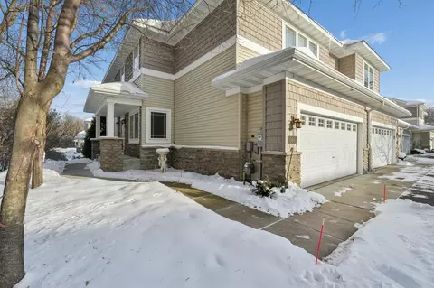 580 Sutherland Dr, Woodbury, MN 55129
